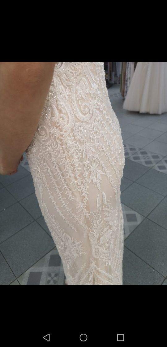 Suknia ślubna biała ecri dopasowana koronką gładka prosta