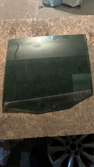 Стекло Mitsubishi Lancer 9