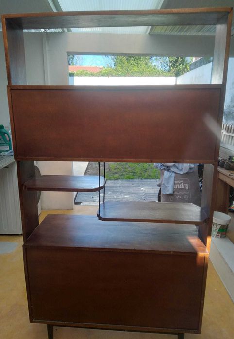 Móvel madeira castanho