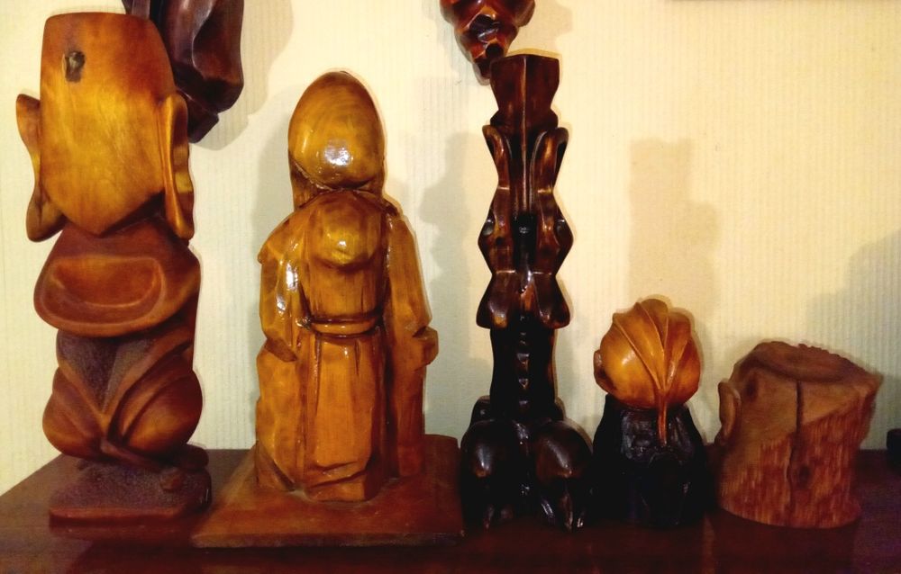 Продам свои работы,статуэтки по деревуреву