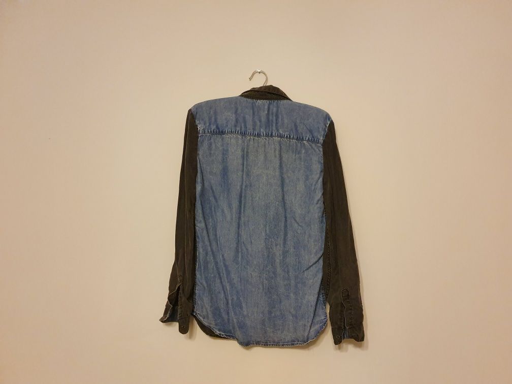 Dwukolorowa koszula jeansowa Bershka