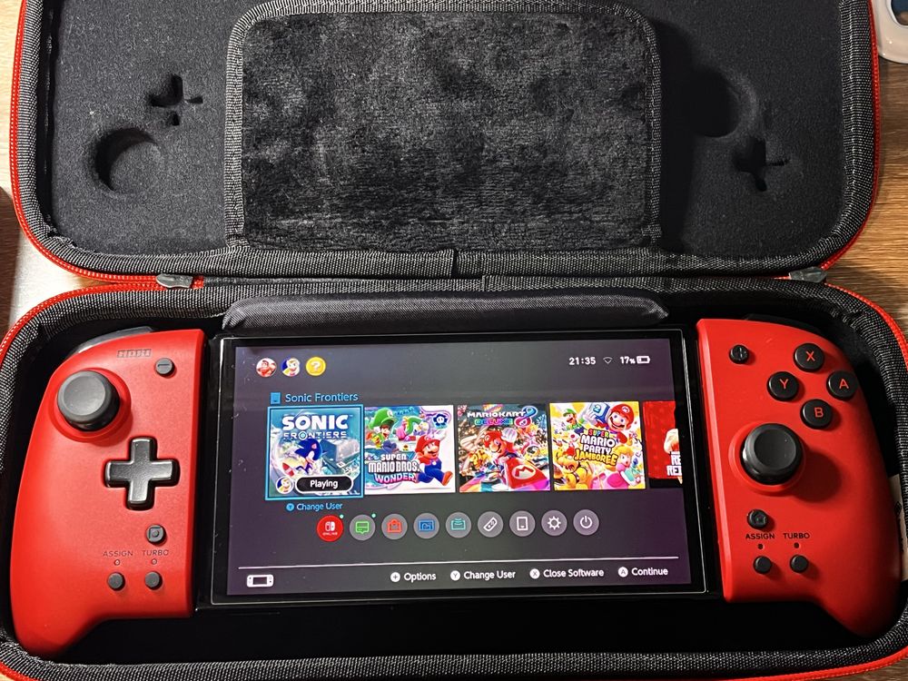 Nintendo Switch OLED + Hori Split Pad PRO + Tomtoc etui + 8Bitdo Adapt