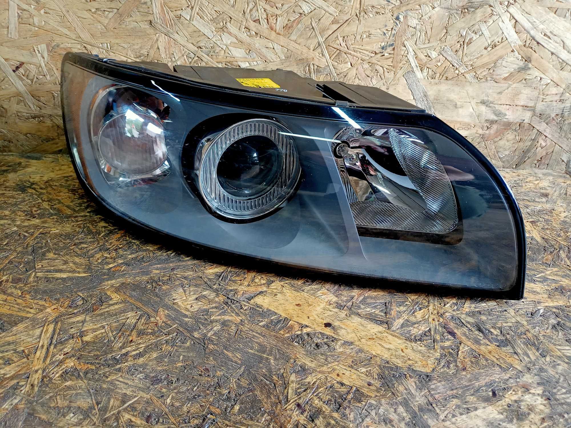 Volvo V50 S40 lampa przód przednia prawa oryginał angielska jak nowa
