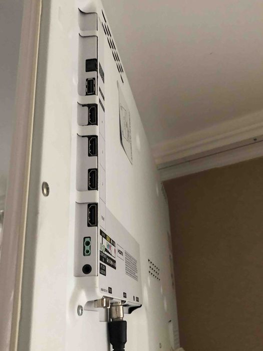 Продам LED-телевізор Samsung UE32D4010NW