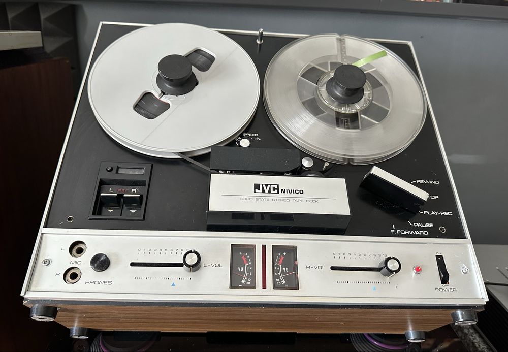 JVC (NIVCO) Model TD-694U 3-SPEED Solide State Stereo Tape Deck