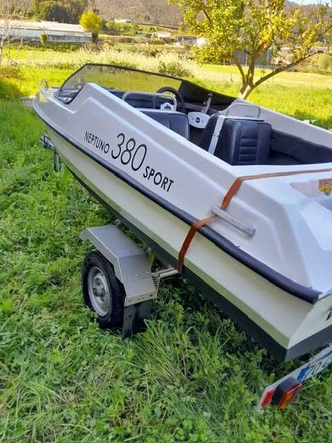 Lancha Neptuno 380 Sport