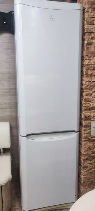 Холодильник Indesit