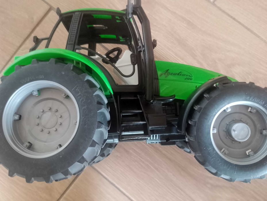 Автомодель Bruder Трактор Agrotron 200