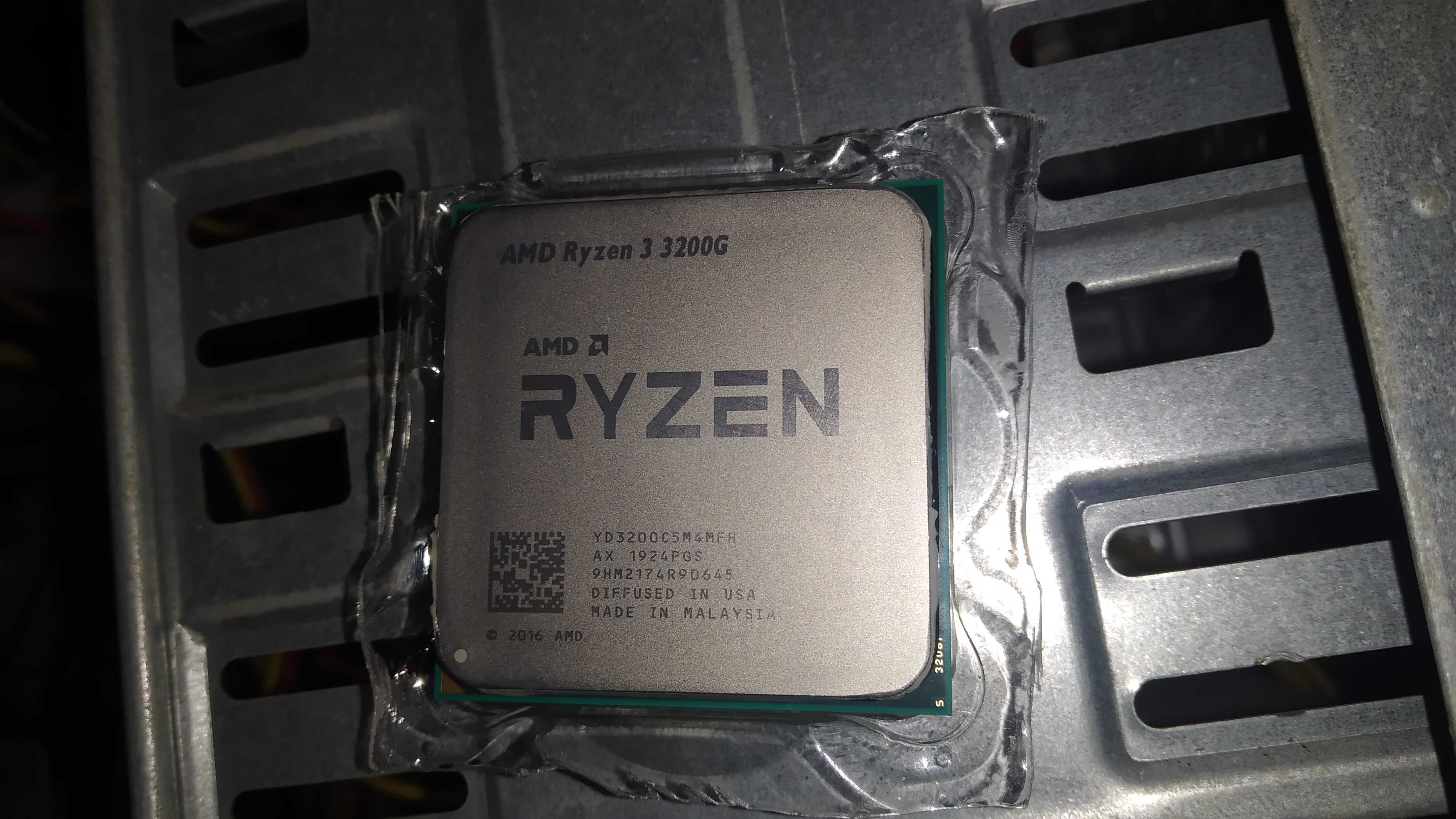 Процессор AMD Ryzen 3 3200G