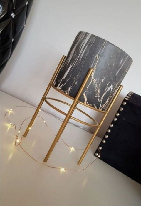 Osłonka na kwiatka na stojaku