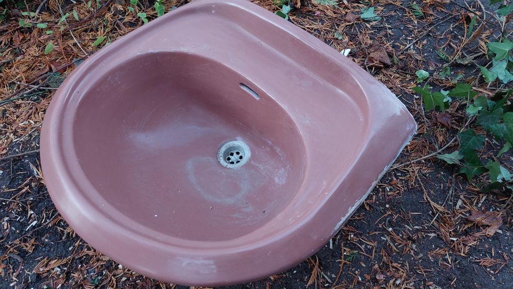 Umywalka brązowa prl.