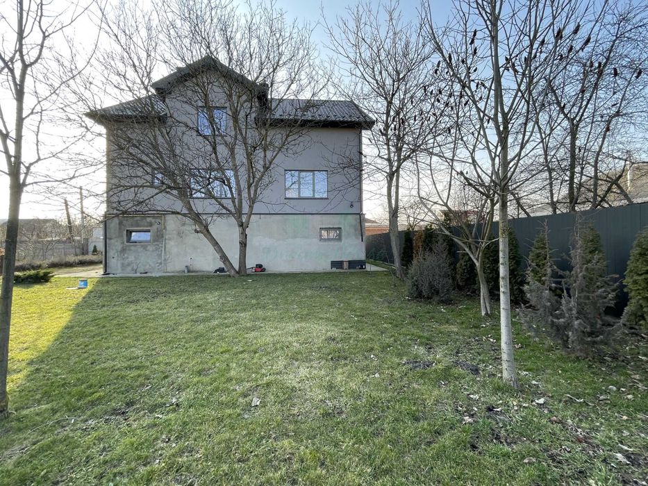 Будинок біля набережної