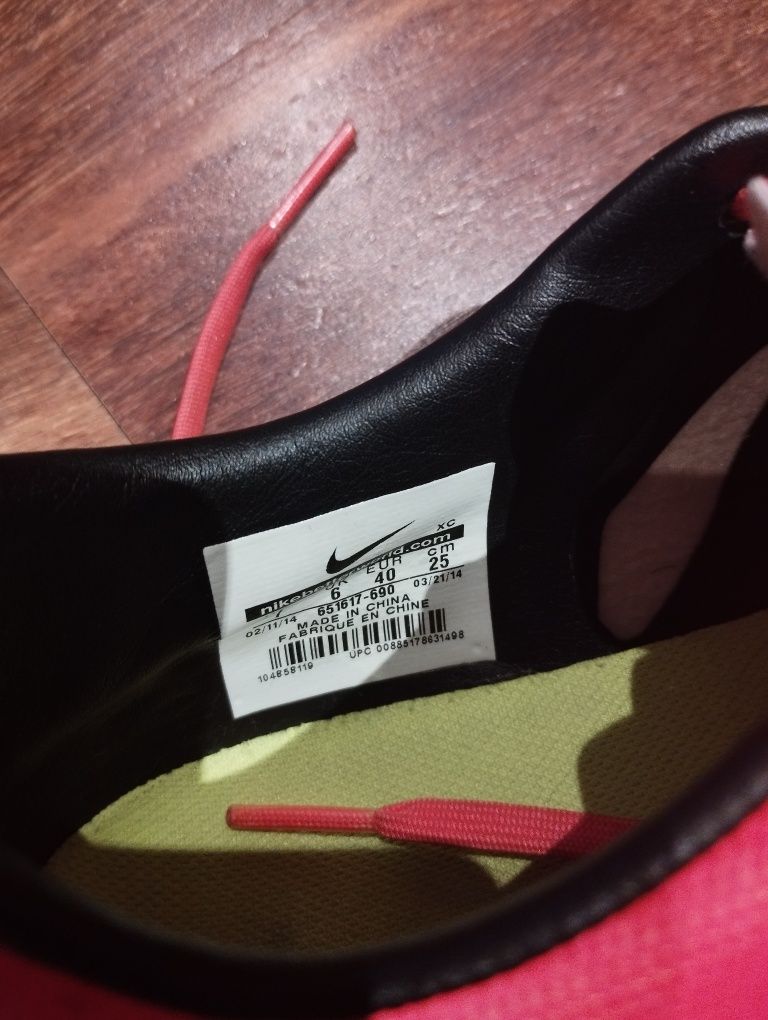 Chuteiras Nike (Mercurial) 40