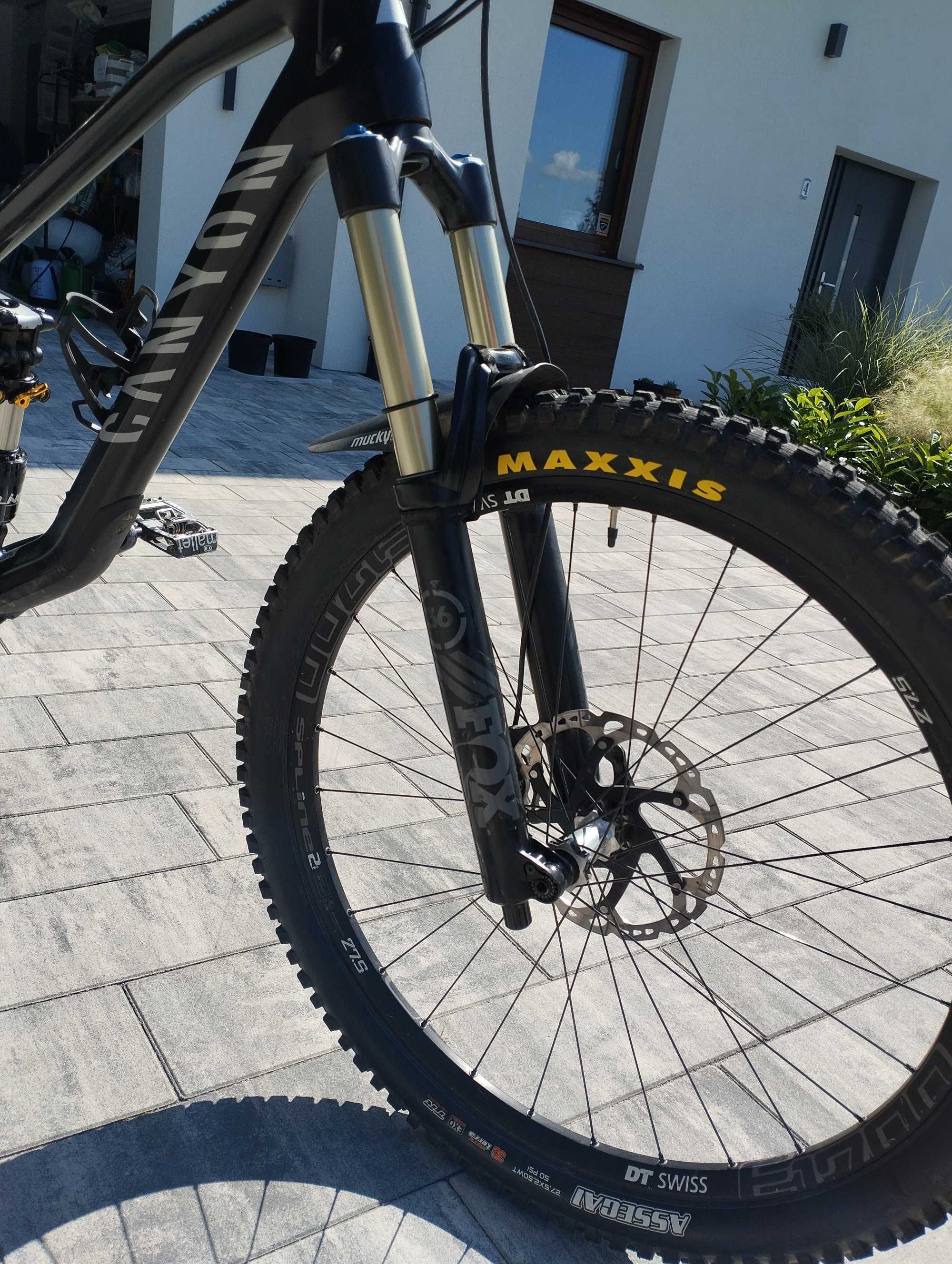 Rower Enduro Canyon Strive CF 8.0, rozmiar L, karbonowy