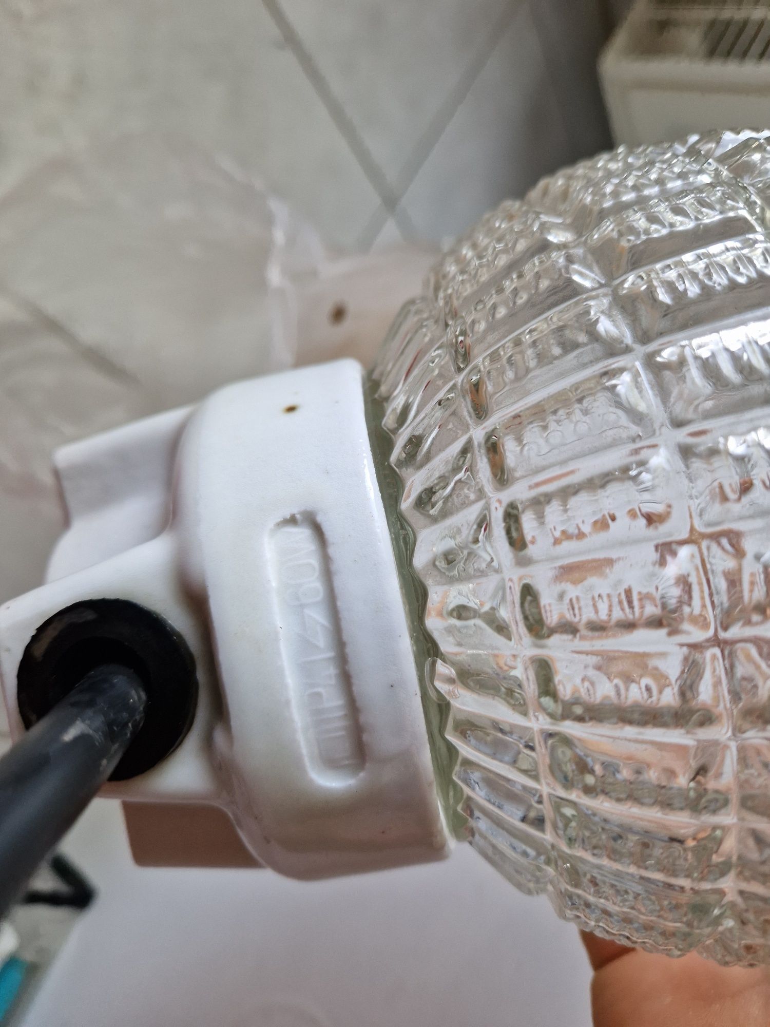lampa loft . stara lampa klosz . puszka bakelitowa . bakelit