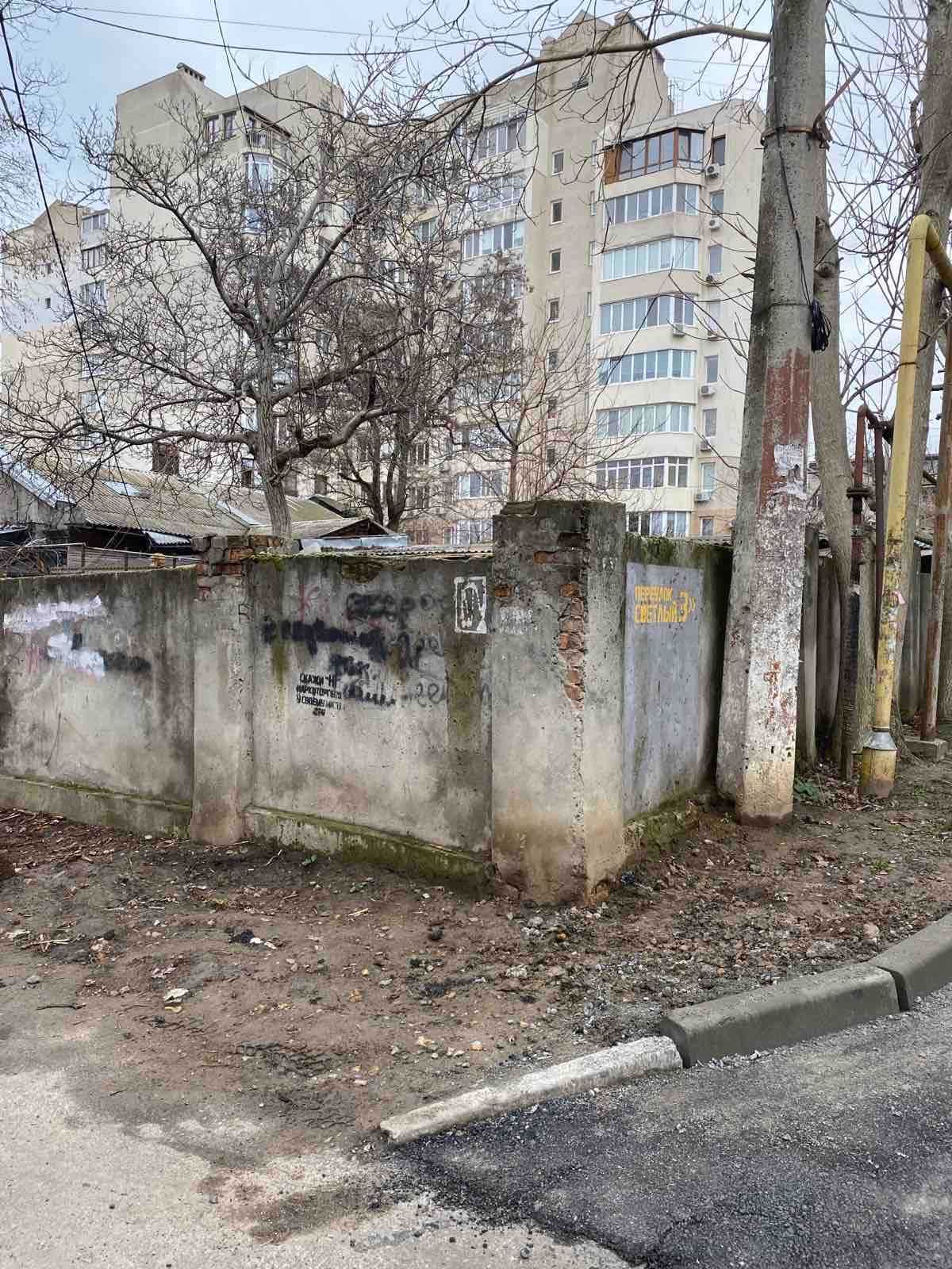 Домик в Светлом переулке вблизи парка Победы и Аркадии.