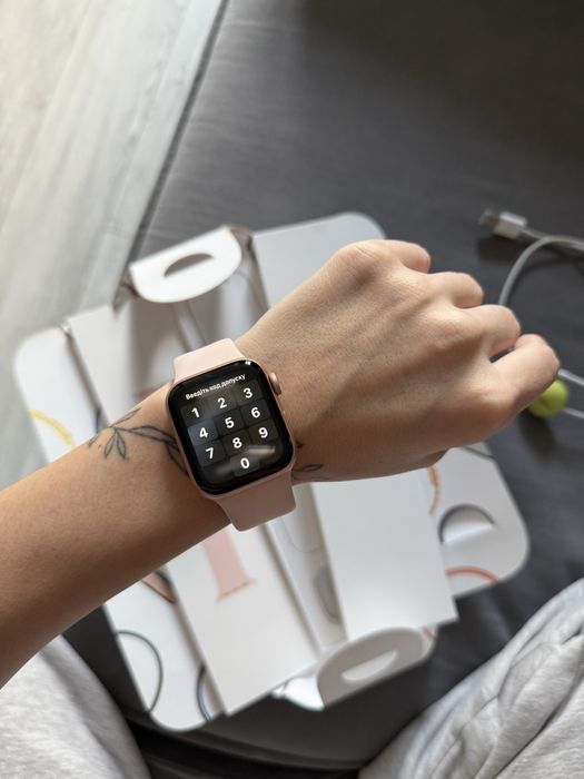 Apl Watch SE 40mm нюдові