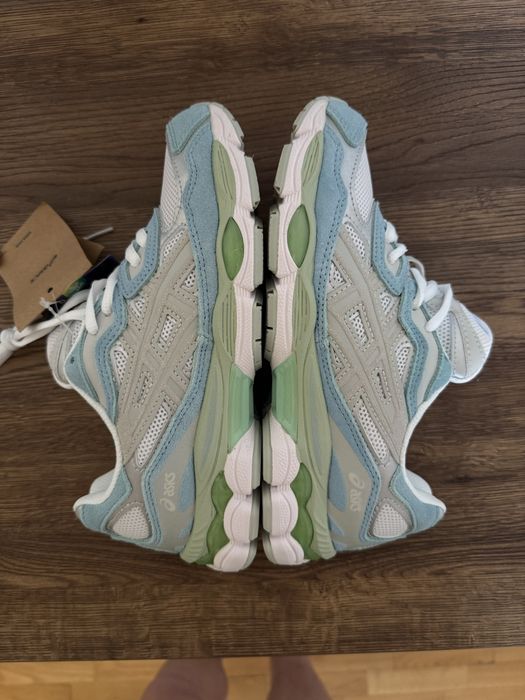 Легкі кросівки ASICS