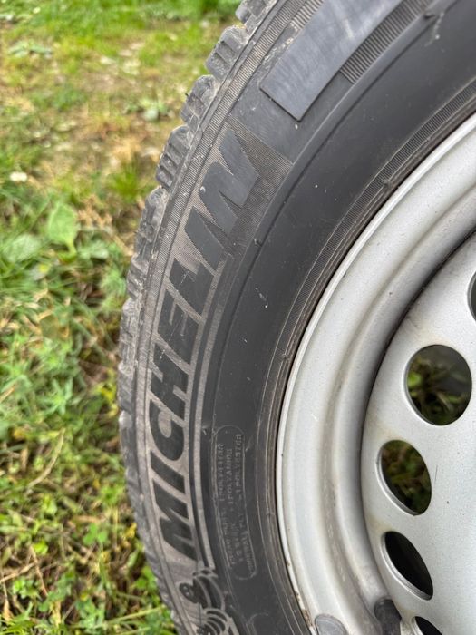 Koła z oponami Michelin Agilis Alpin R16