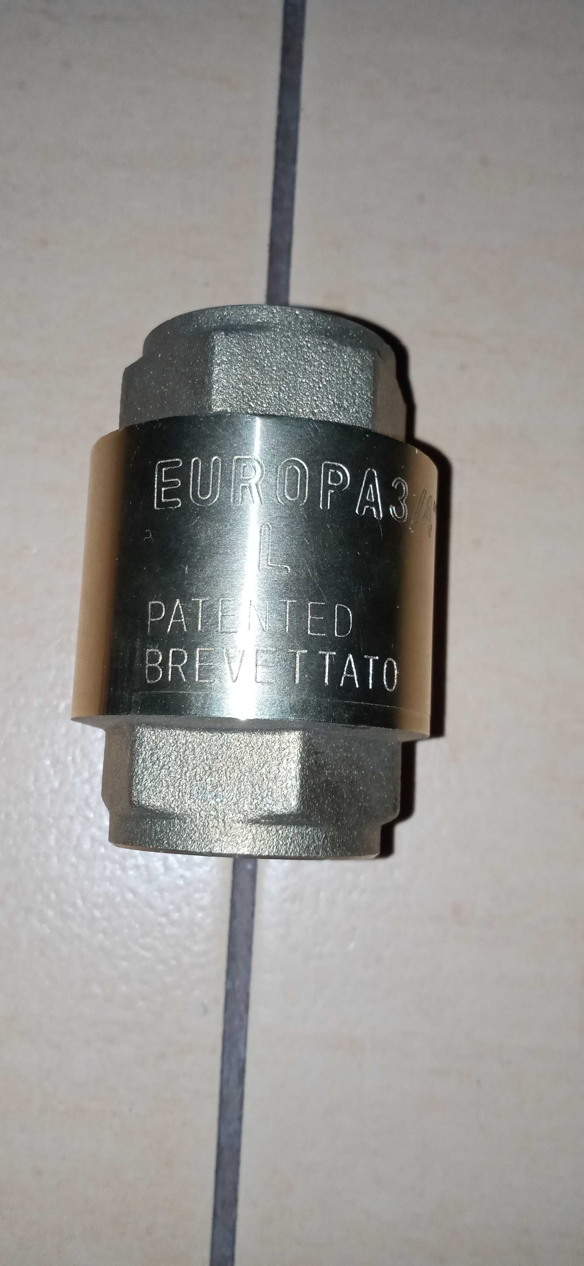 Зворотній клапан для води europa 3/4" patented brevettato.