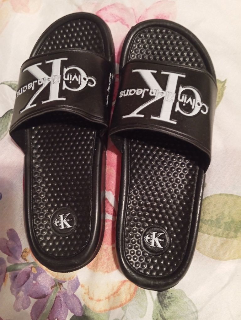 Nowe klapkii unisex