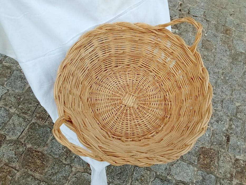 Cestas em palha redondas