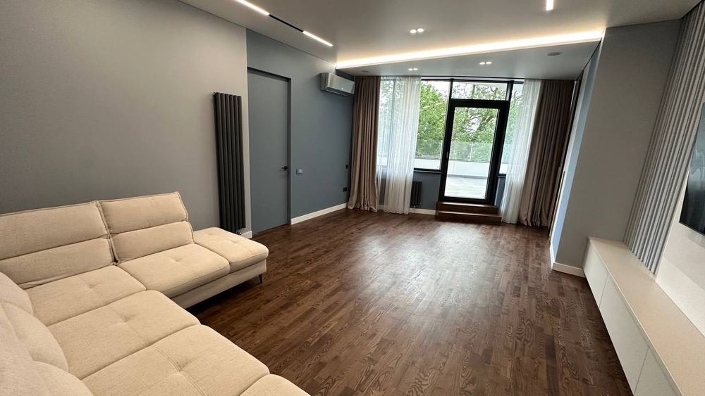 Продаж дизайнерської 2 км квартири в елітному ЖК Парус