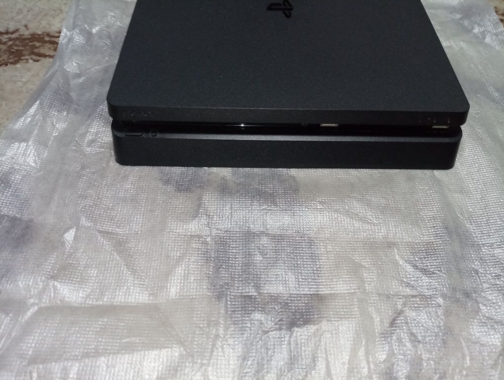 Продам приставку Sony PS4