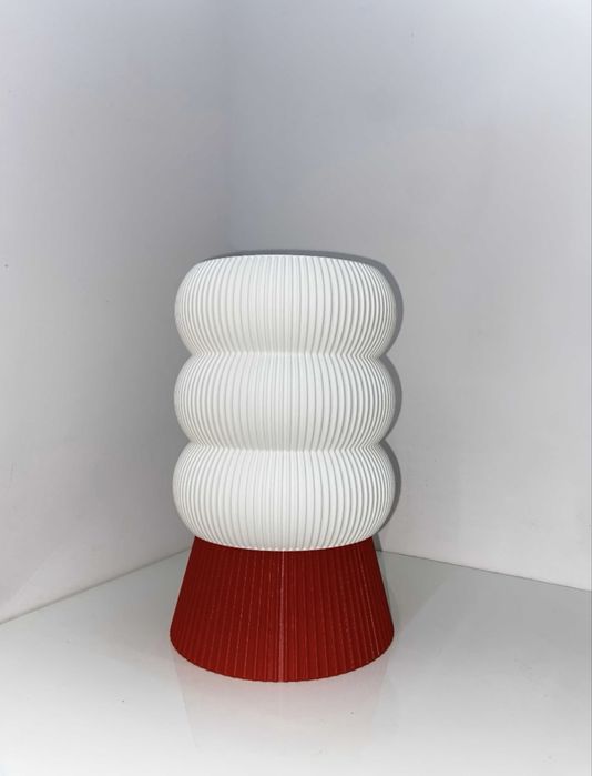 Nowoczesna lampka stołowa – idealna do biurka lub sypialni