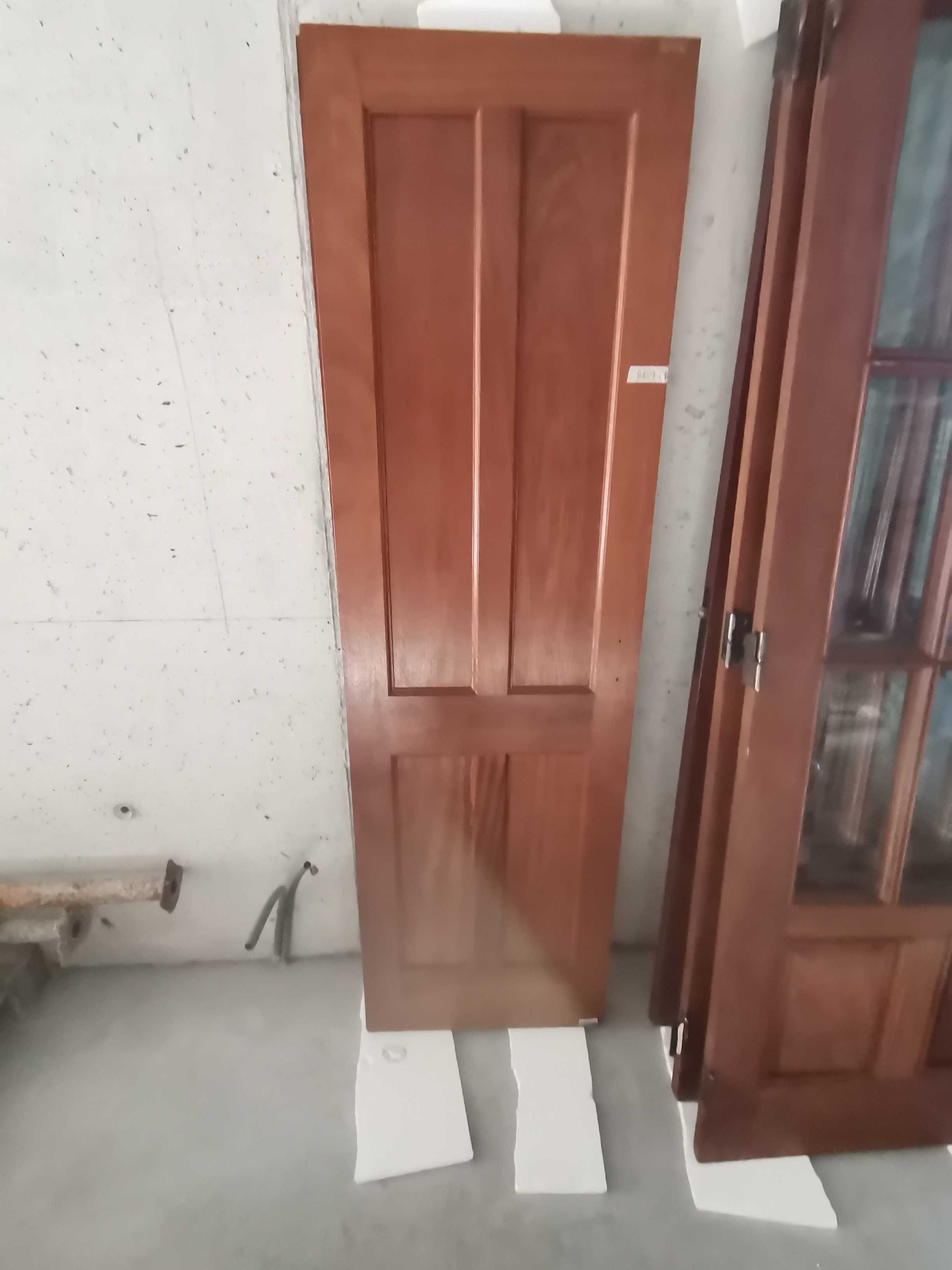 portas maciças em kambala