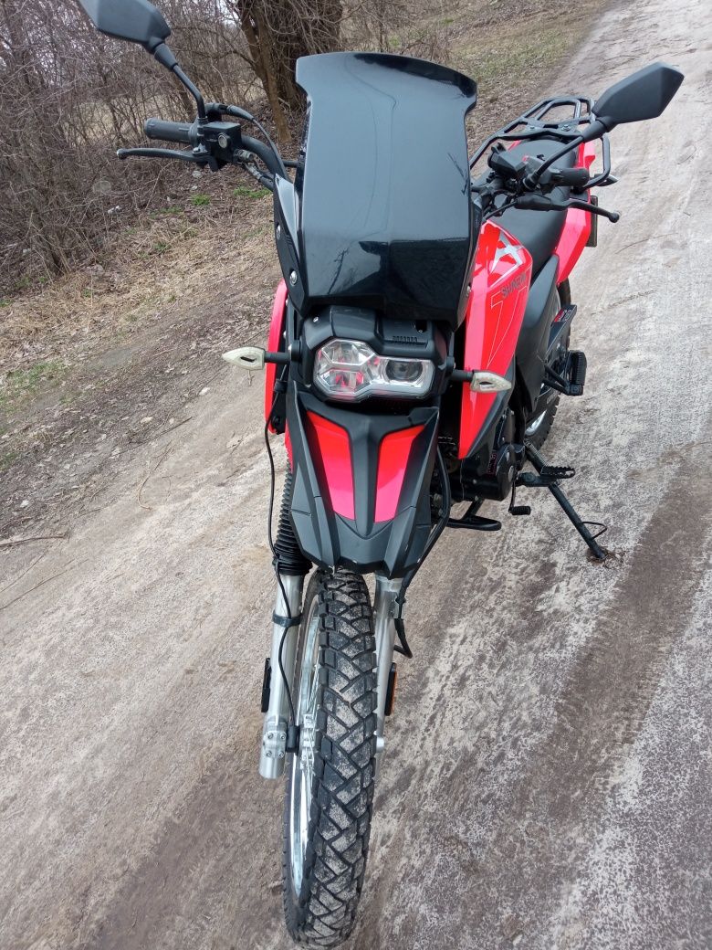 Продам мотоцикл Shineray X-trail 200