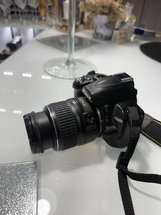 Nikon D3000 + obiektyw 18-55mm