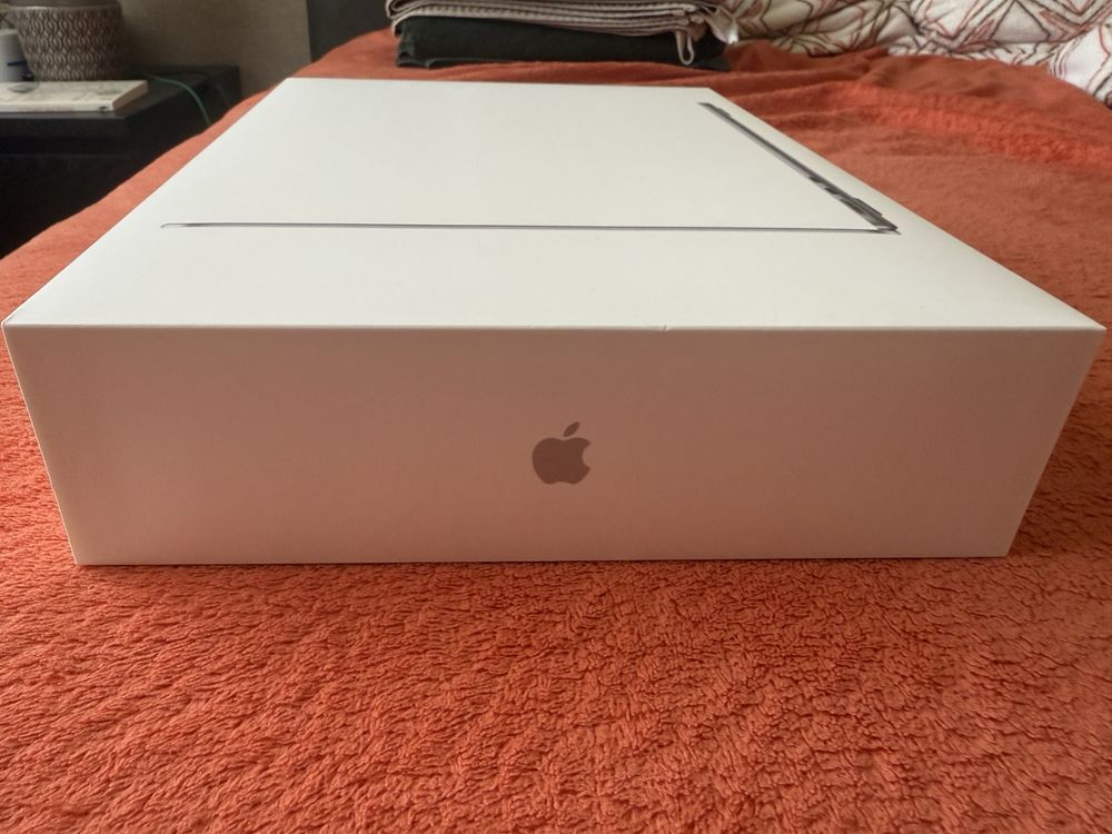Caixa de Macbook Air M3 Cinzento Sideral 13,6’’