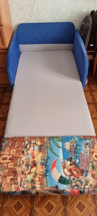 Детский кресло-диван в хорошем состоянии