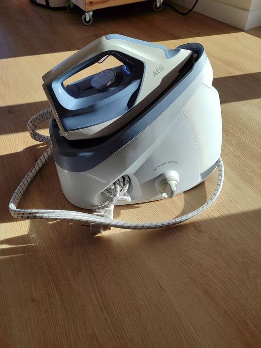 Ferro engomar a vapor AEG