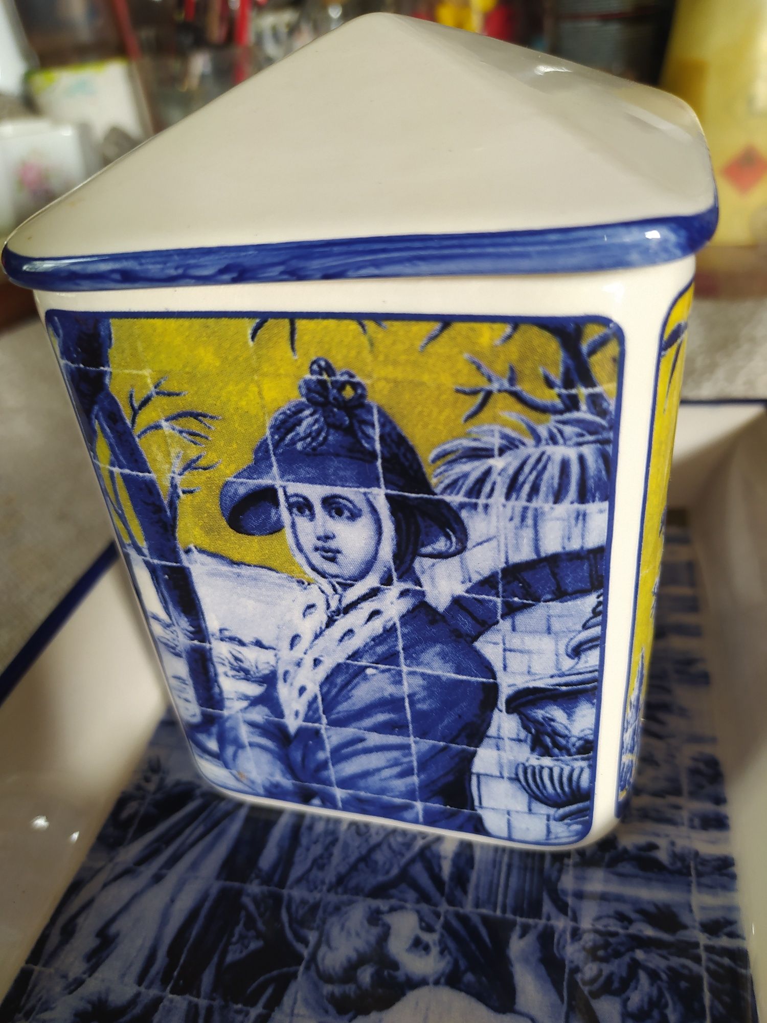 Pote e cinzeiro porcelana