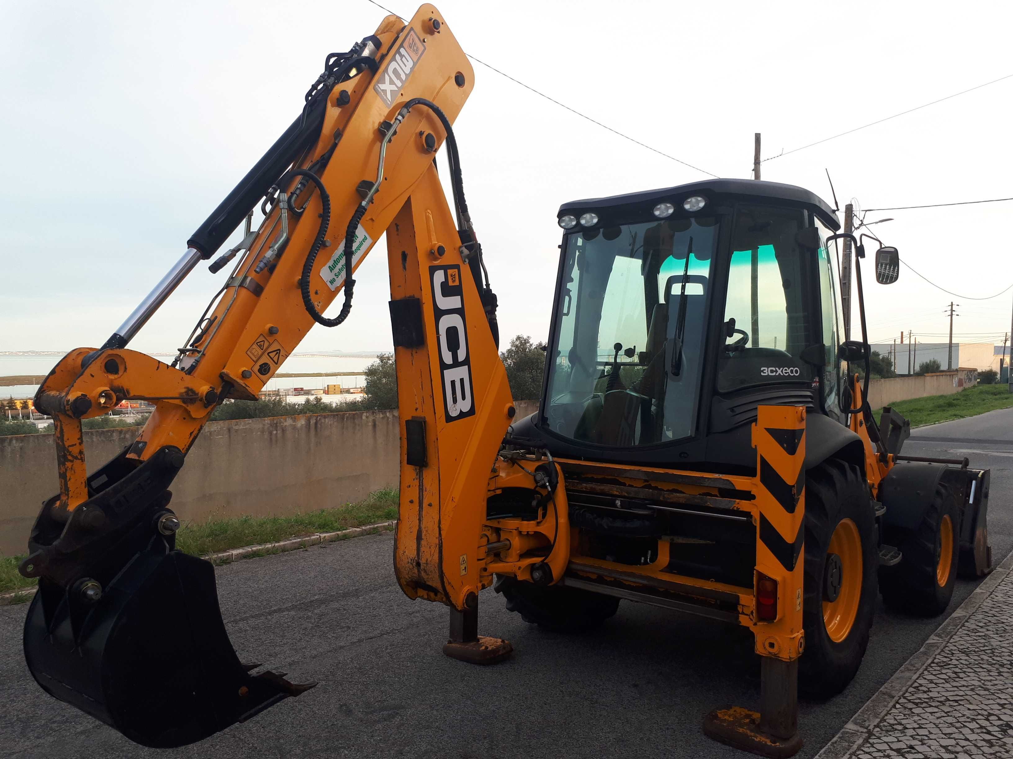 Retroescavadora JCB 3CX Contractor (110 CV) de 2015