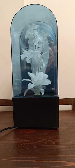 lampa w stylu pop-art zmieniająca kolory