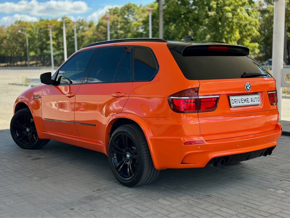BMW X5M 2011 official