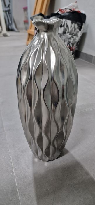 Jarro de cerâmica cinzento mate