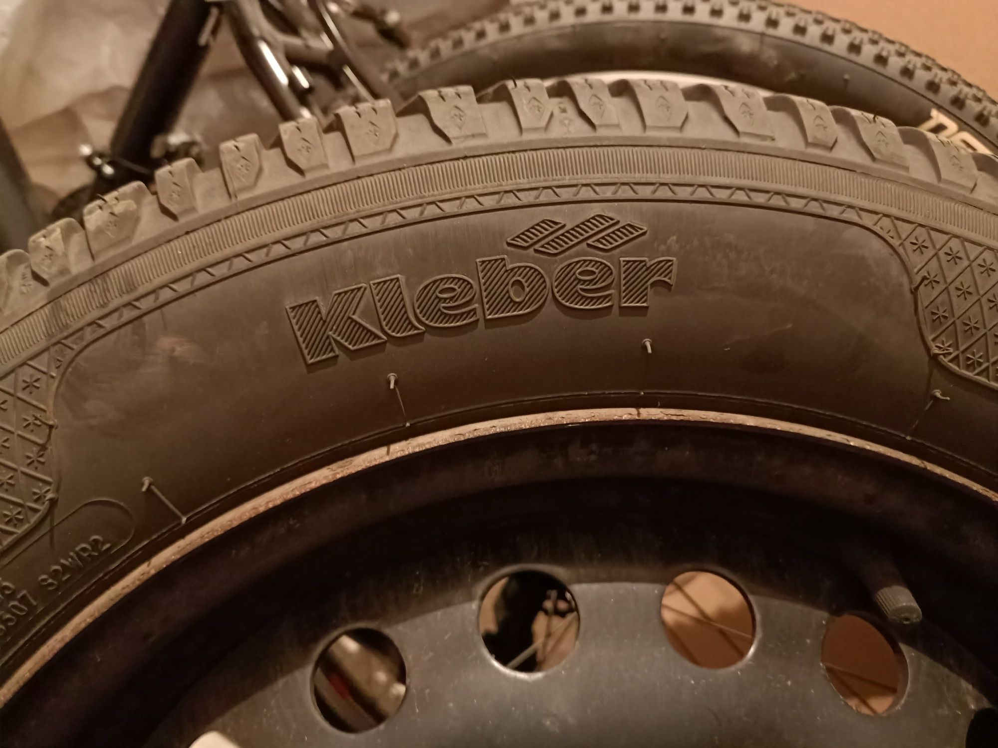 Koła 205/55 R16 felgi stalowe+opony zimowe 2021r.+kołpaki+nakretki