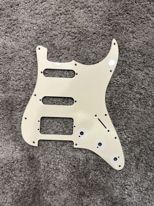 [Reservado] Pickguard HSS Squier Stratocaster – Aged White (natural)