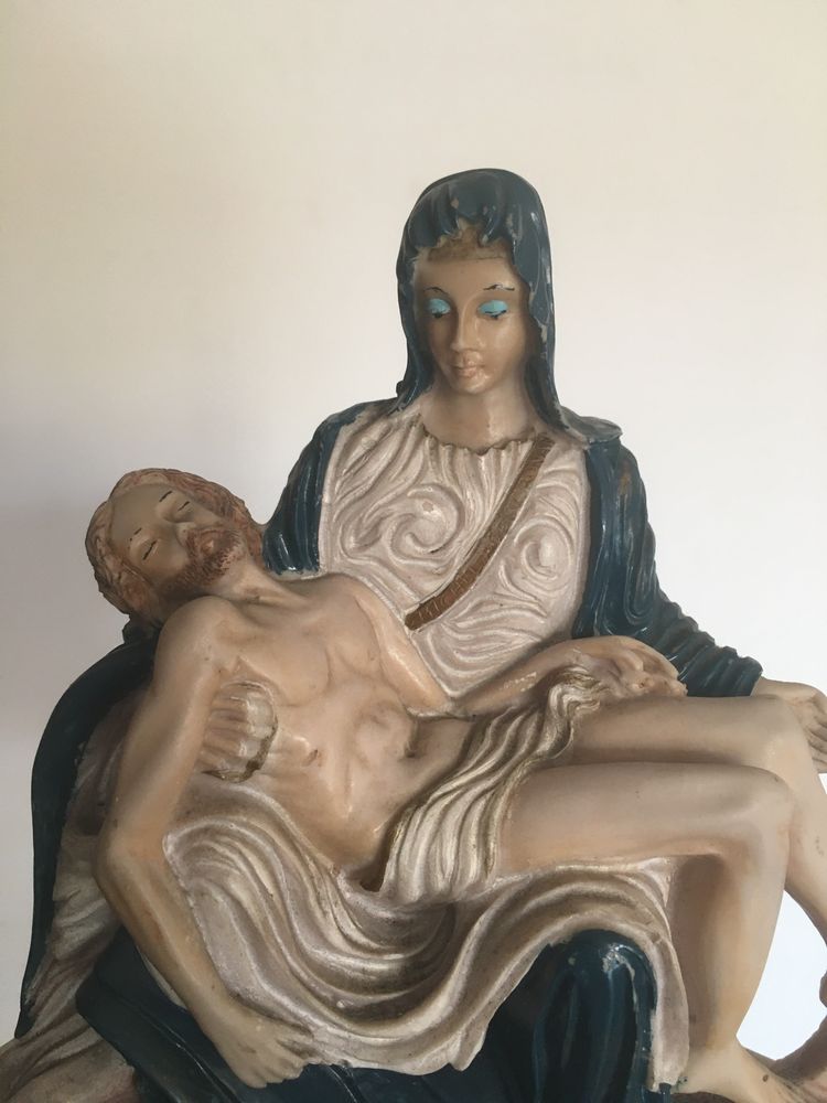 Peça pieta Virgem Maria e Jesus