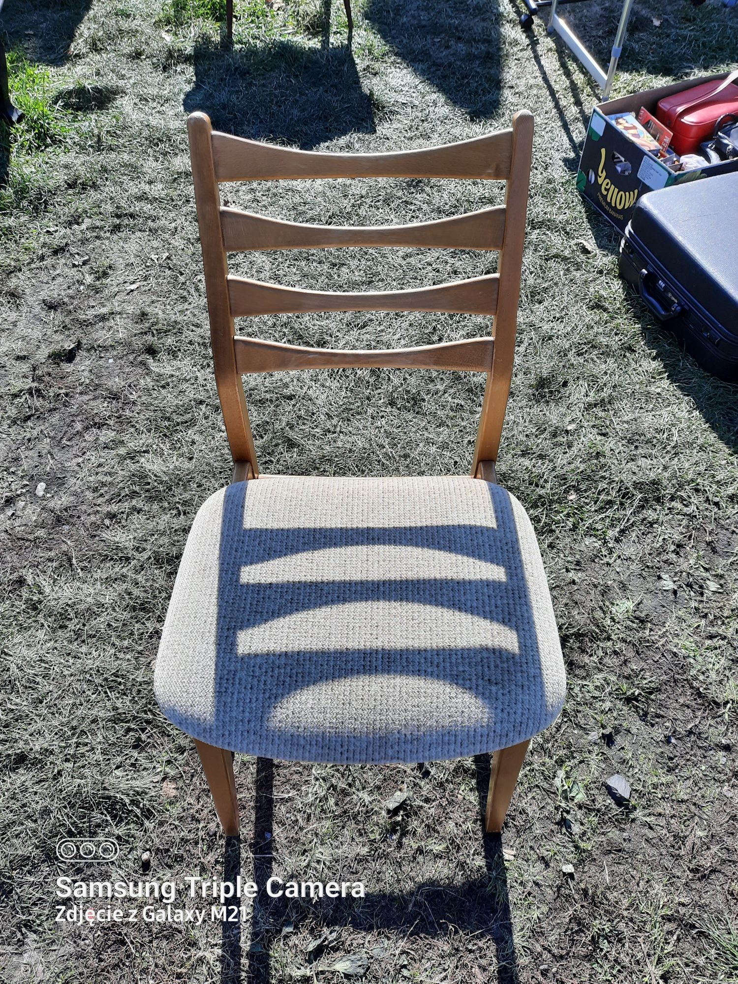 Cztery krzesła vintage