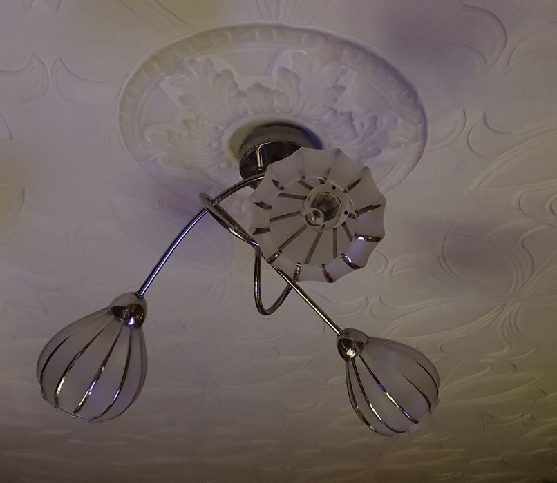 Lampa pokojowa mleczno-srebrna trójpunktowa