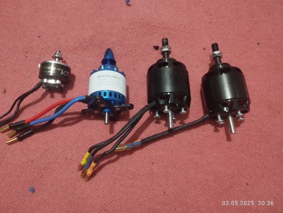 Двигун безколекторний