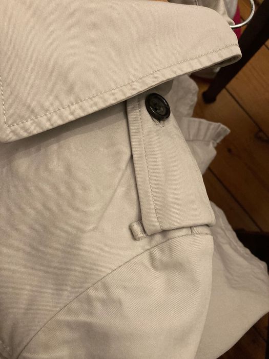 Klasyczny super trencz na wiosne