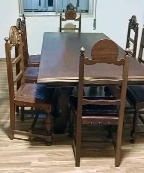 Cristaleira + Mesa com 8 cadeiras - PROMOÇÃO (de 300€ por 150€)