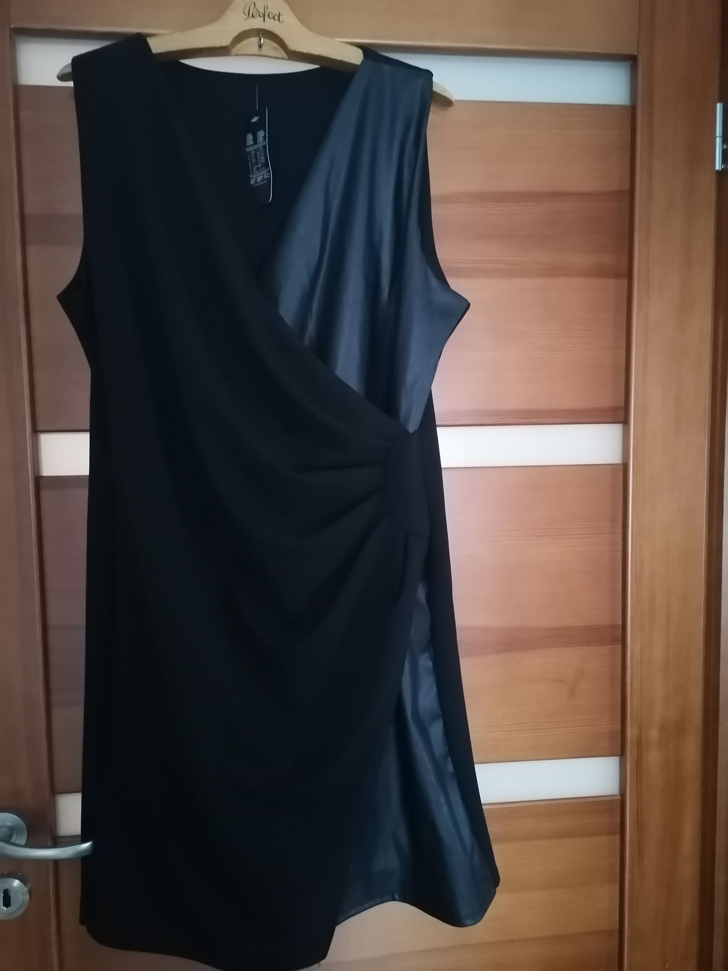 Sukienka mała czarna z ekoskórą