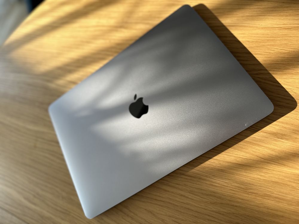 apple MacBook Air M1 8GB 256GB SSD gwiezdna szarość 03.2021 ideał